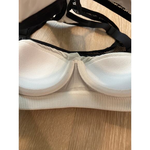 Victorias Secret Sport Women’s Activewear Bra Mesh Black and White Size 32b - Picture 3 of 4